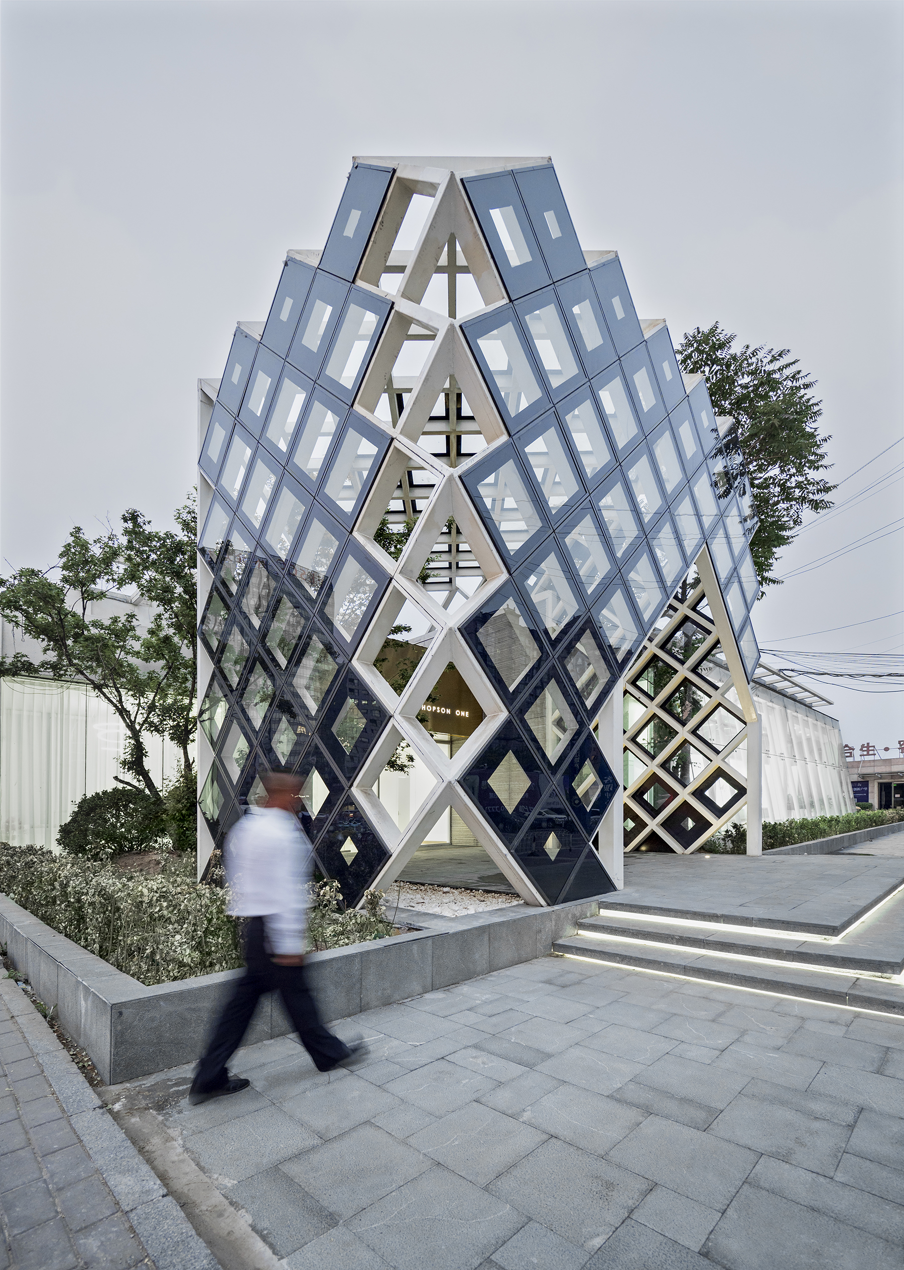 Manuel-Zornoza-Arquitecto-Inversor-HOPSON-SHOWROOM-07_facade