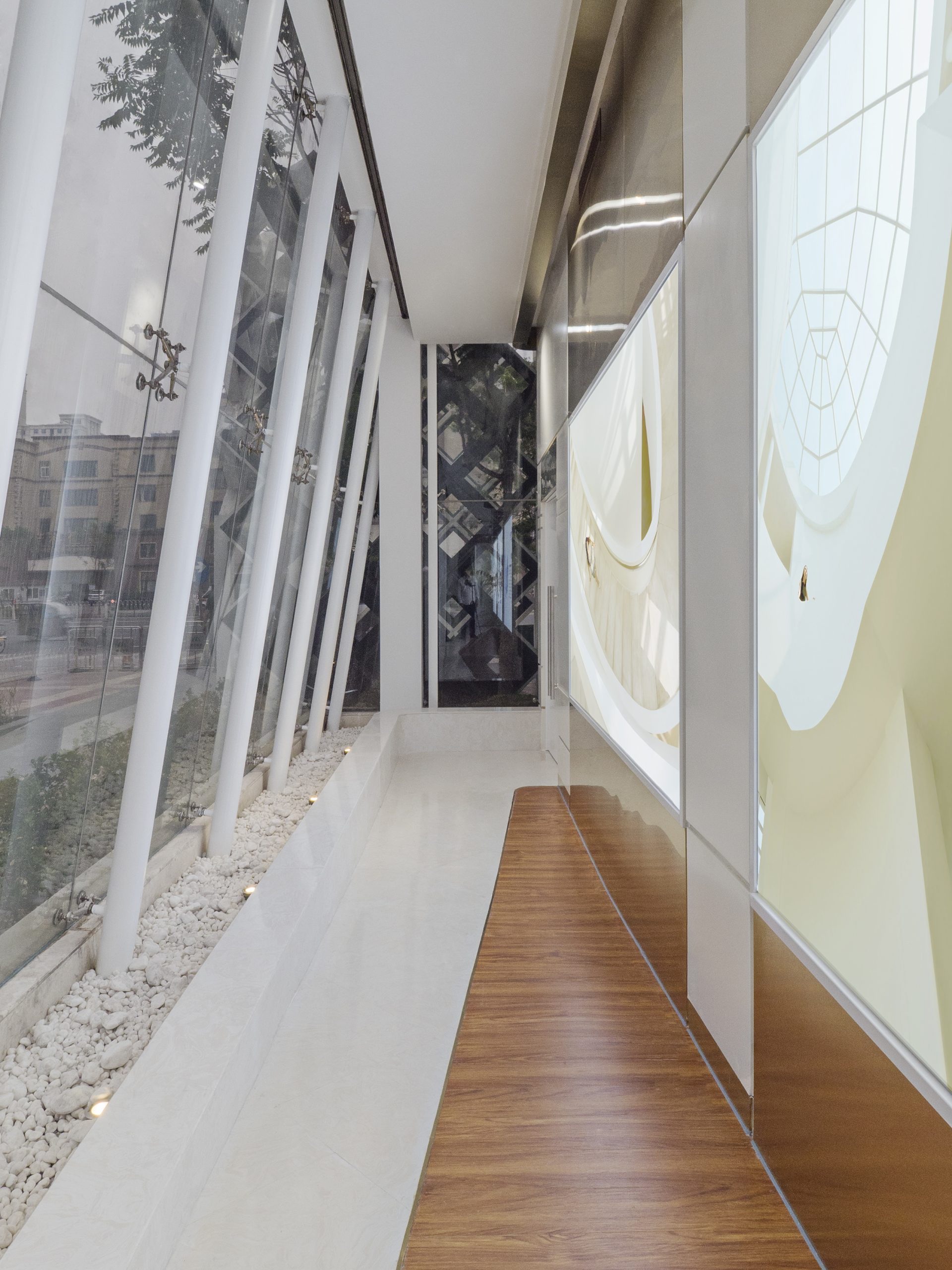 Manuel-Zornoza-Arquitecto-Inversor-HOPSON-SHOWROOM-12_model-room-scaled - 01