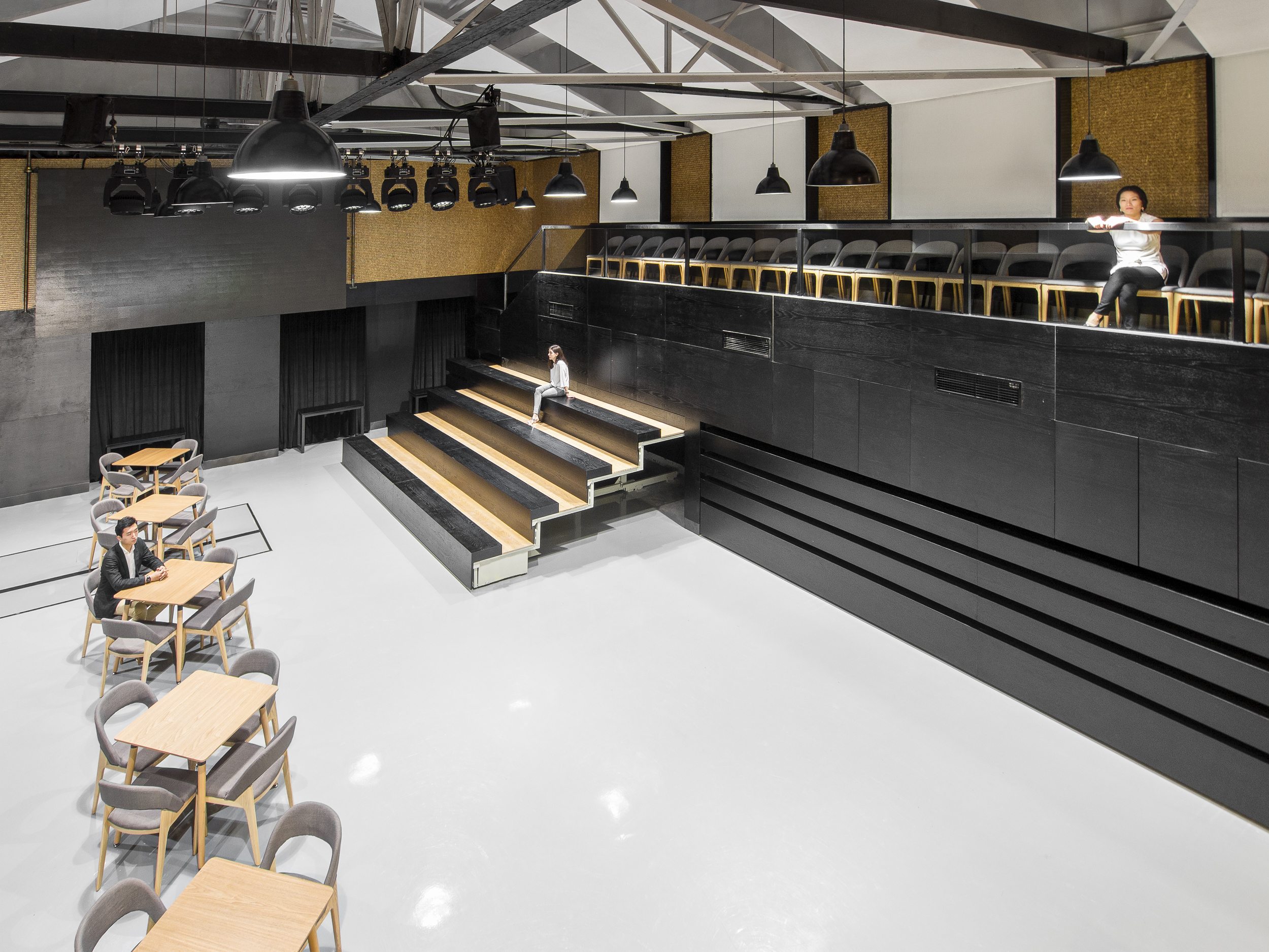 Manuel-Zornoza-Arquitecto-Inversor-MEEPARK-18_stage-wall