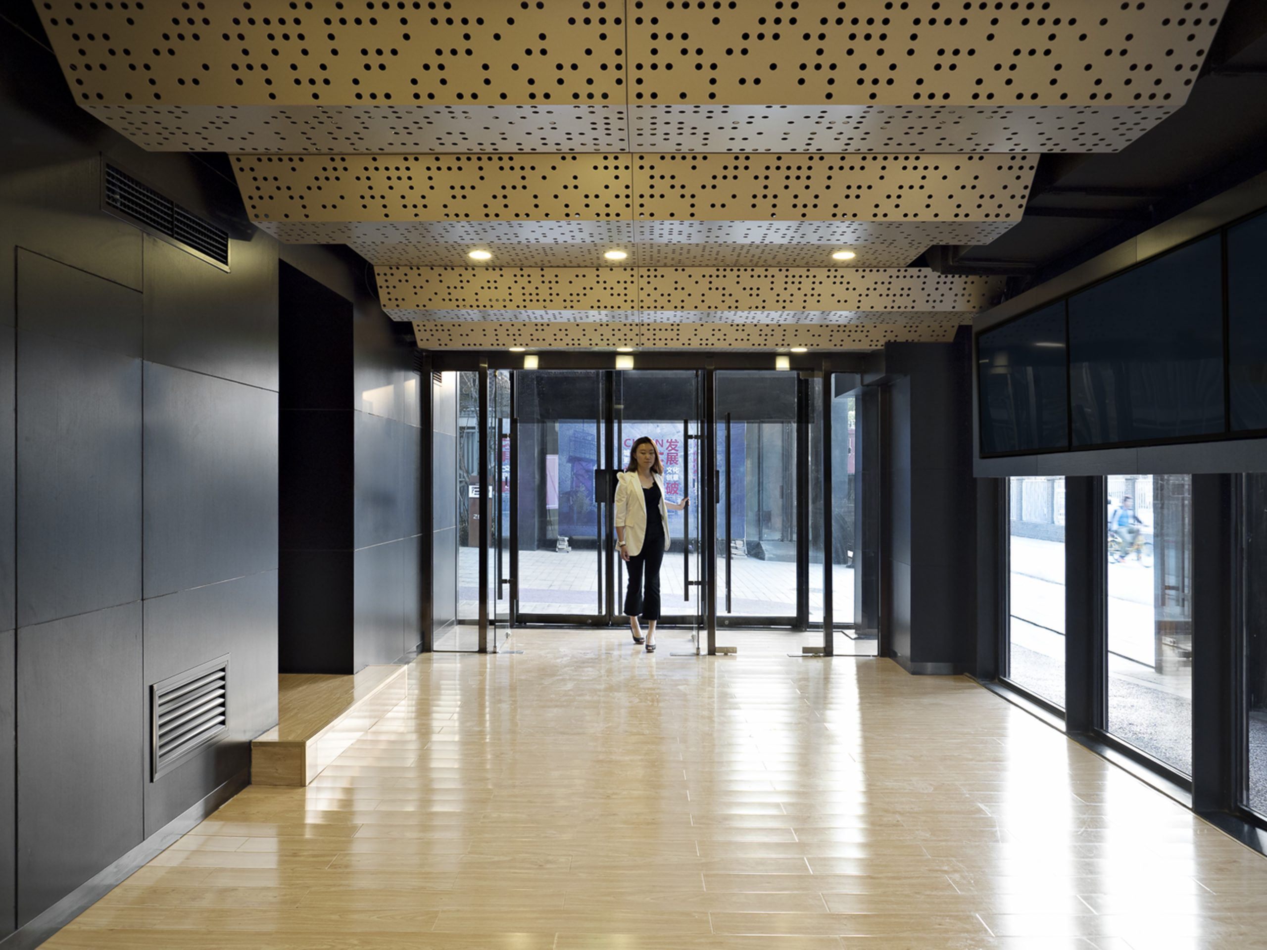 Manuel-Zornoza-Arquitecto-Inversor-MEEPARK-EN-CBD-05_lobby-scaled