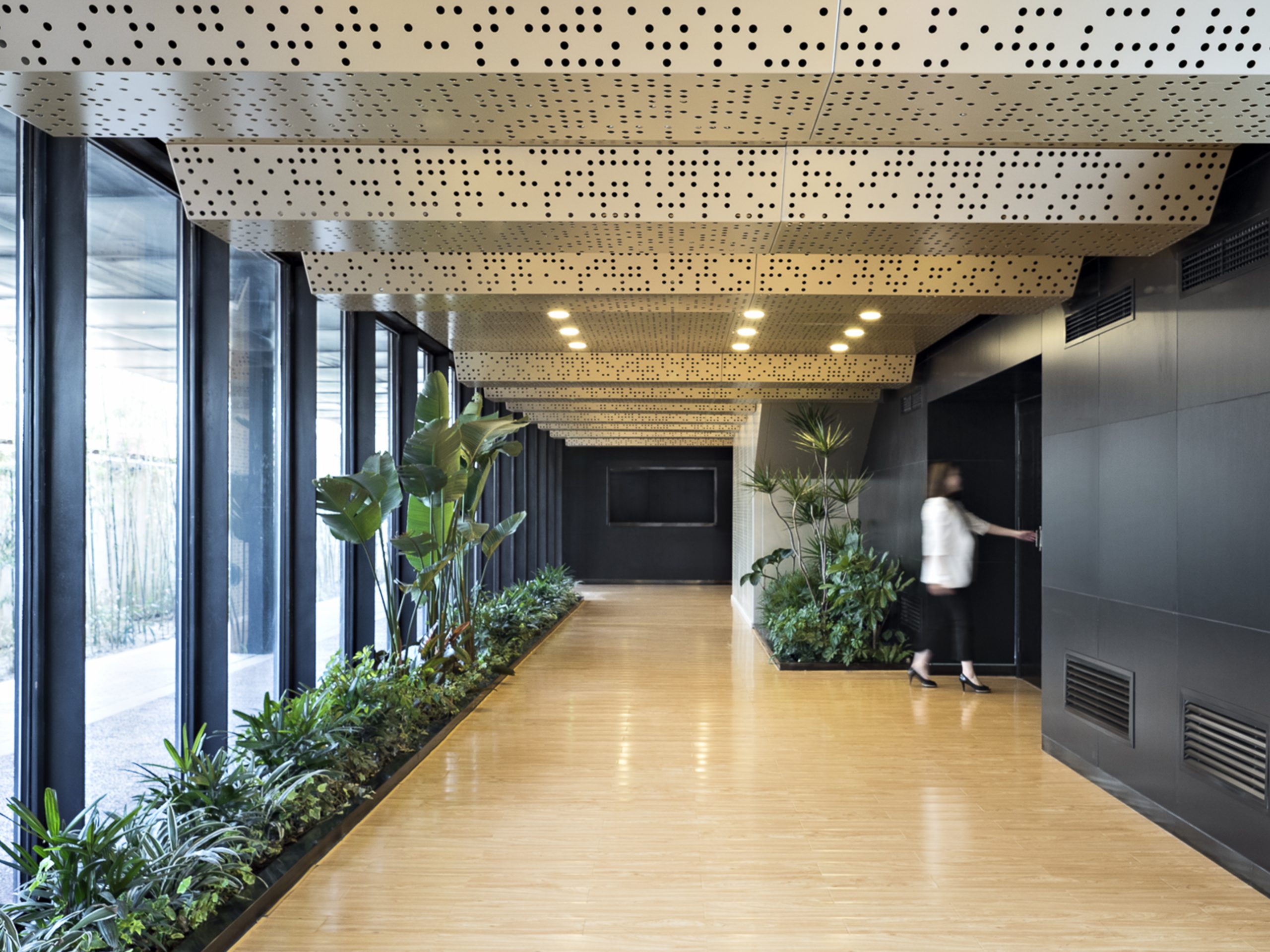 Manuel-Zornoza-Arquitecto-Inversor-MEEPARK-EN-CBD-06_lobby-scaled