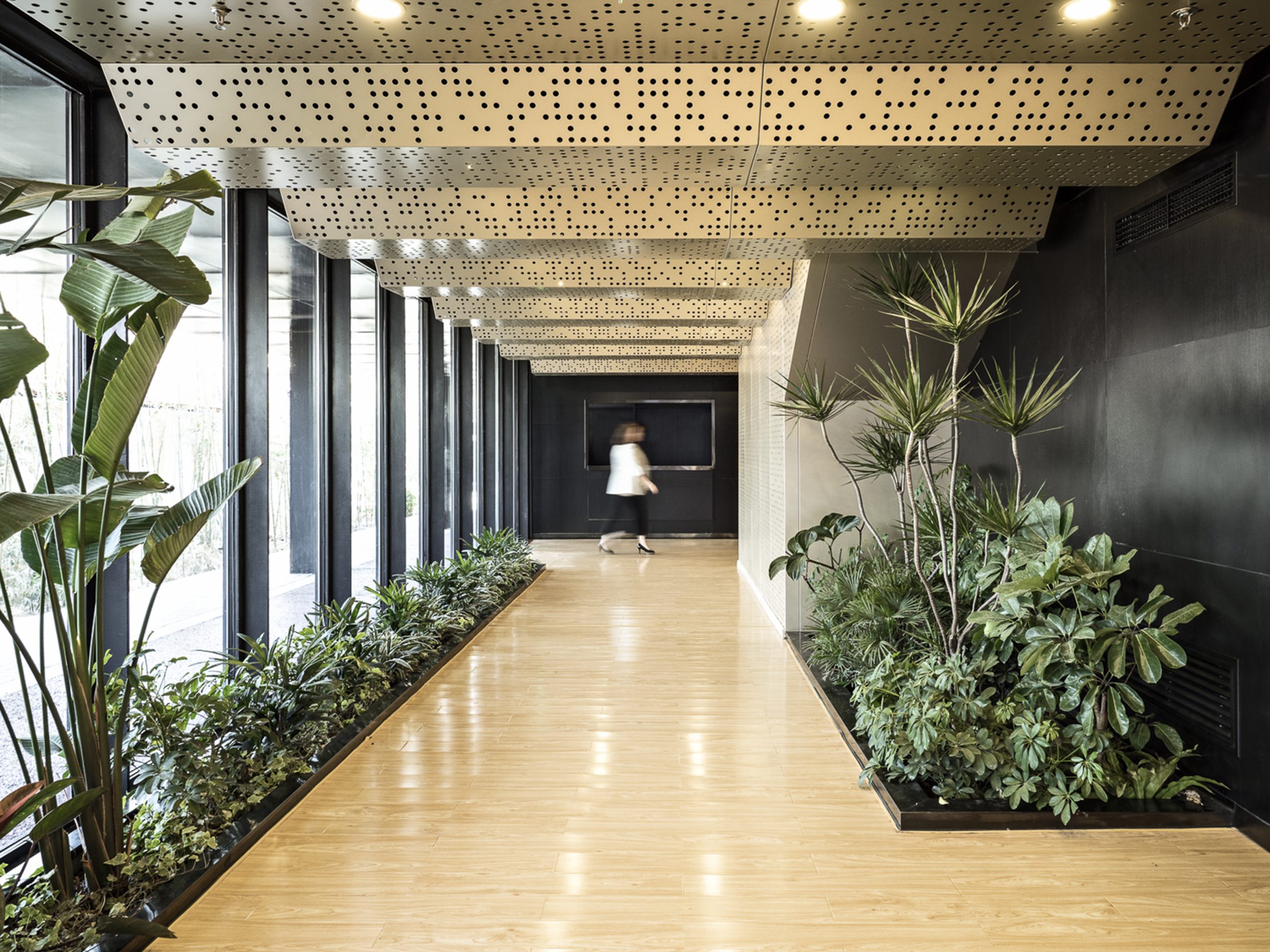 Manuel-Zornoza-Arquitecto-Inversor-MEEPARK-EN-CBD-07_lobby-scaled