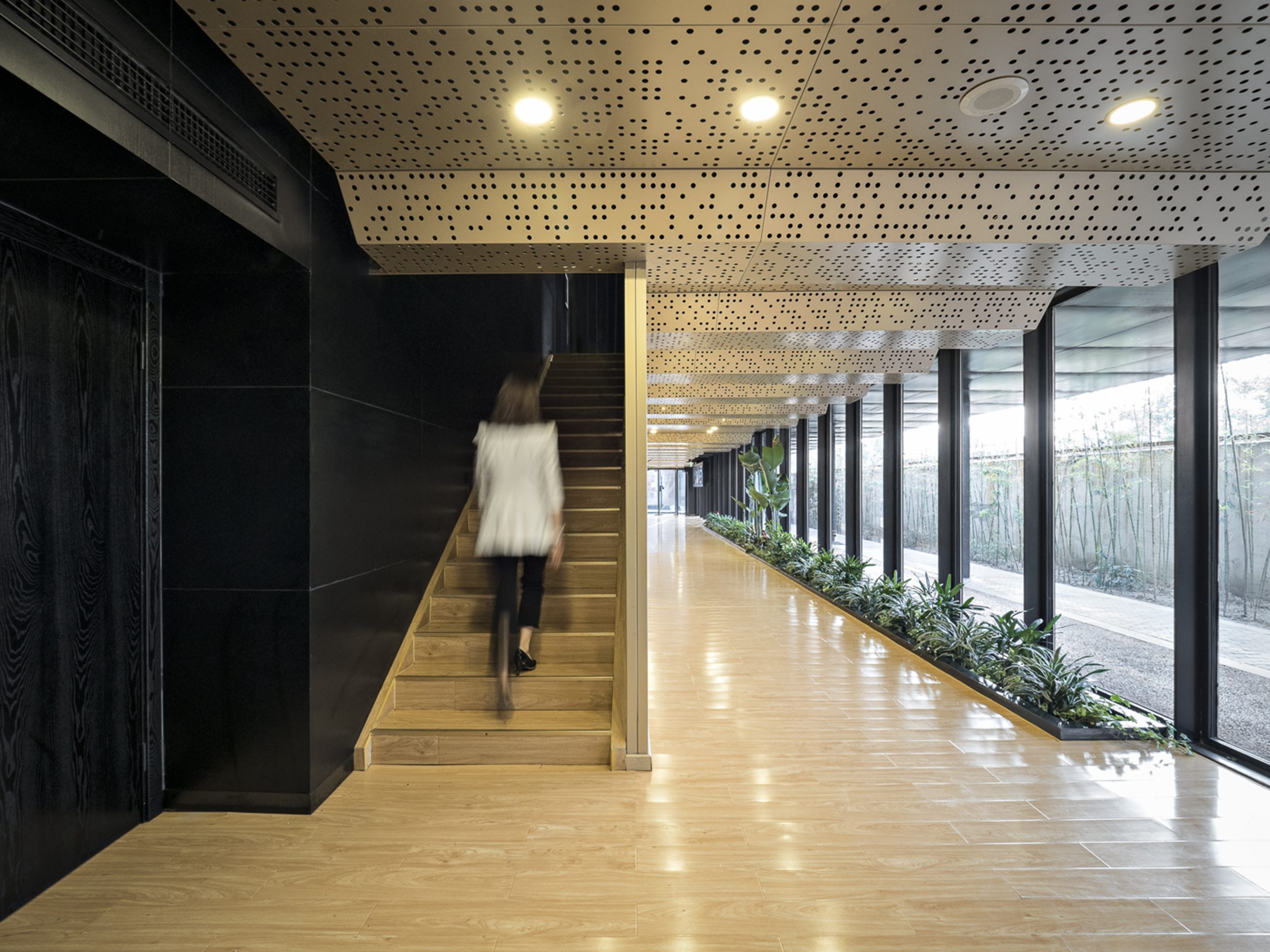 Manuel-Zornoza-Arquitecto-Inversor-MEEPARK-EN-CBD-08_lobby-scaled