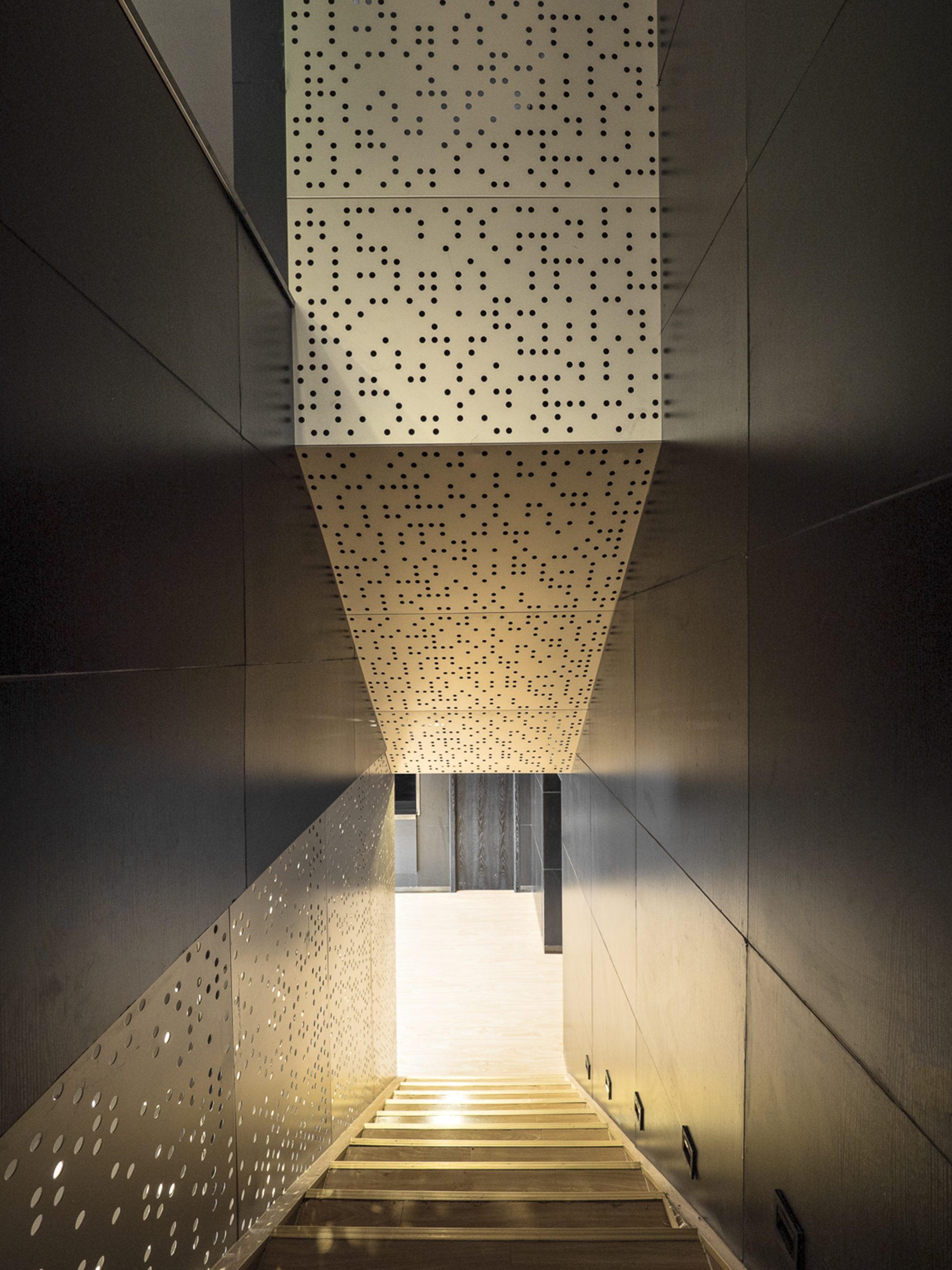 Manuel-Zornoza-Arquitecto-Inversor-MEEPARK-EN-CBD-09_events-big-hall-scaled