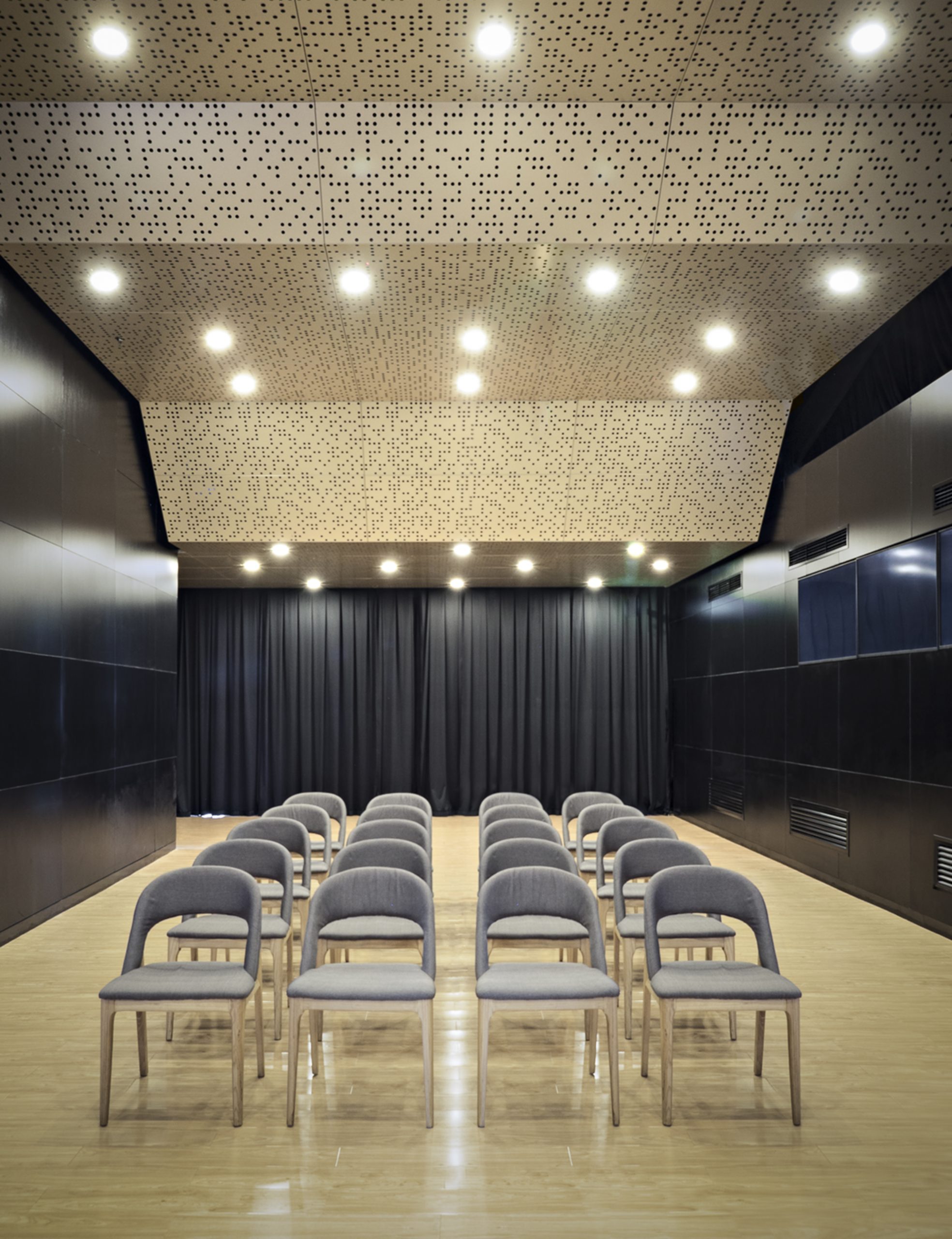 Manuel-Zornoza-Arquitecto-Inversor-MEEPARK-EN-CBD-11_events-small-hall-scaled