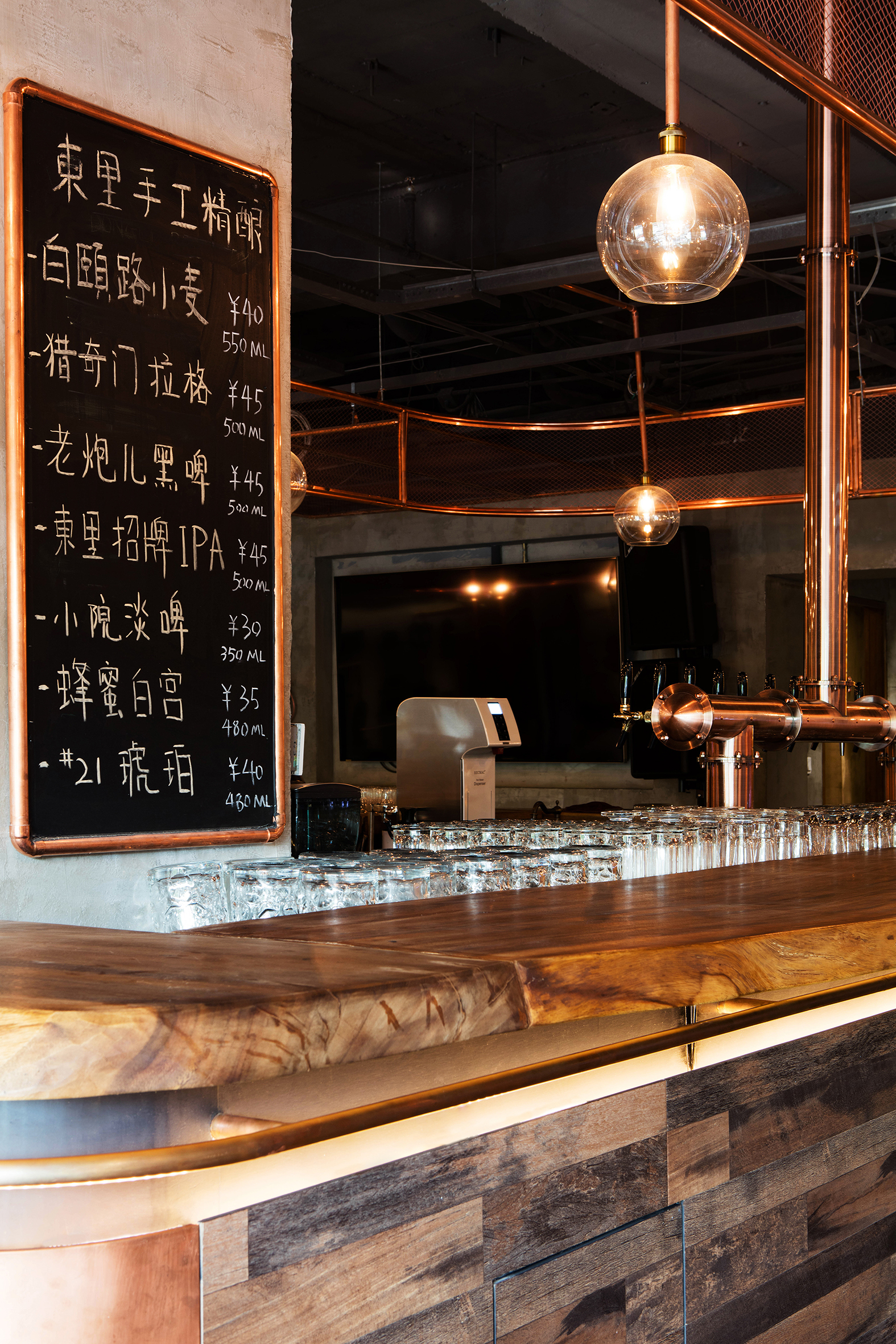 Manuel-Zornoza-Arquitecto-Inversor-STEAMRHINO-BREWERY-05_bar-area