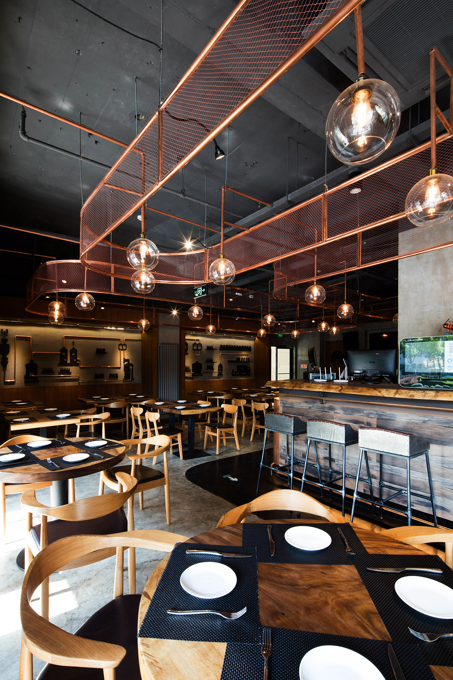 Manuel-Zornoza-Arquitecto-Inversor-STEAMRHINO-BREWERY-09_dining-area