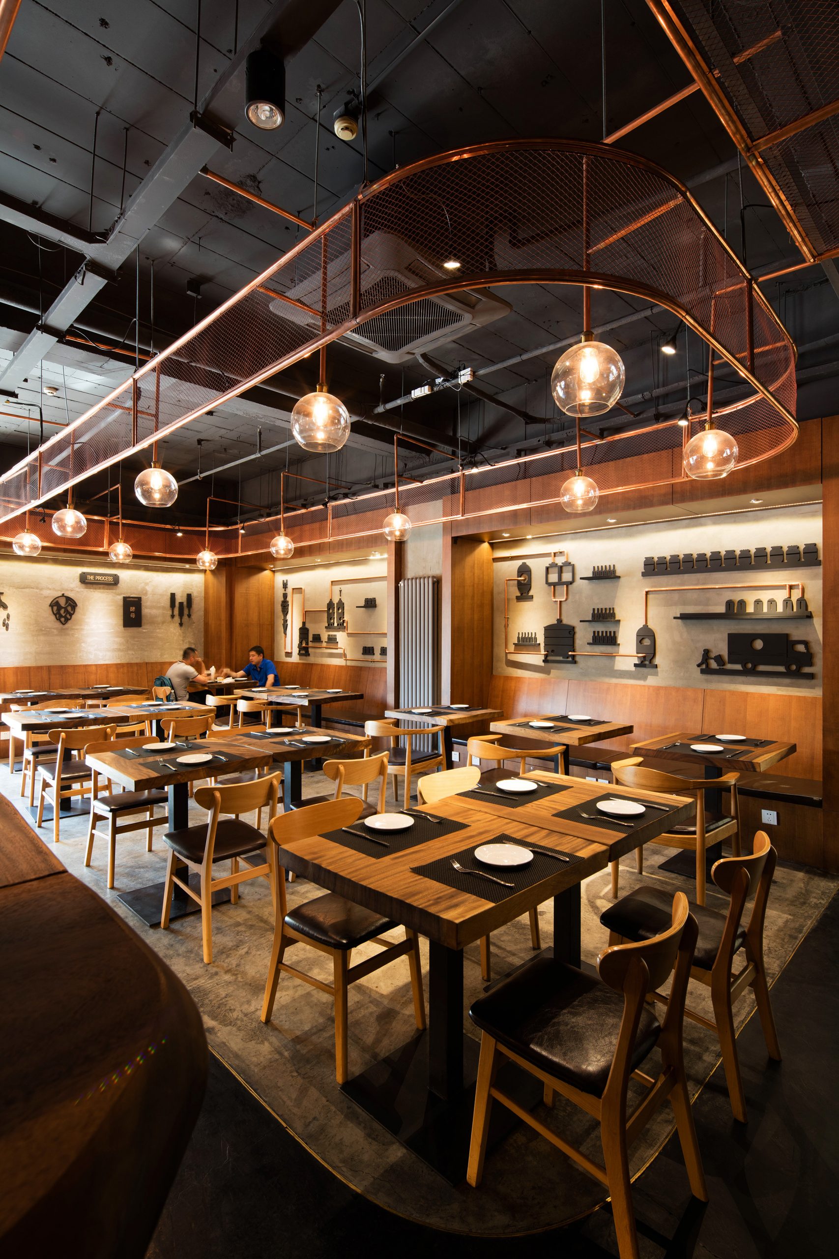 Manuel-Zornoza-Arquitecto-Inversor-STEAMRHINO-BREWERY-10_dining-area-scaled