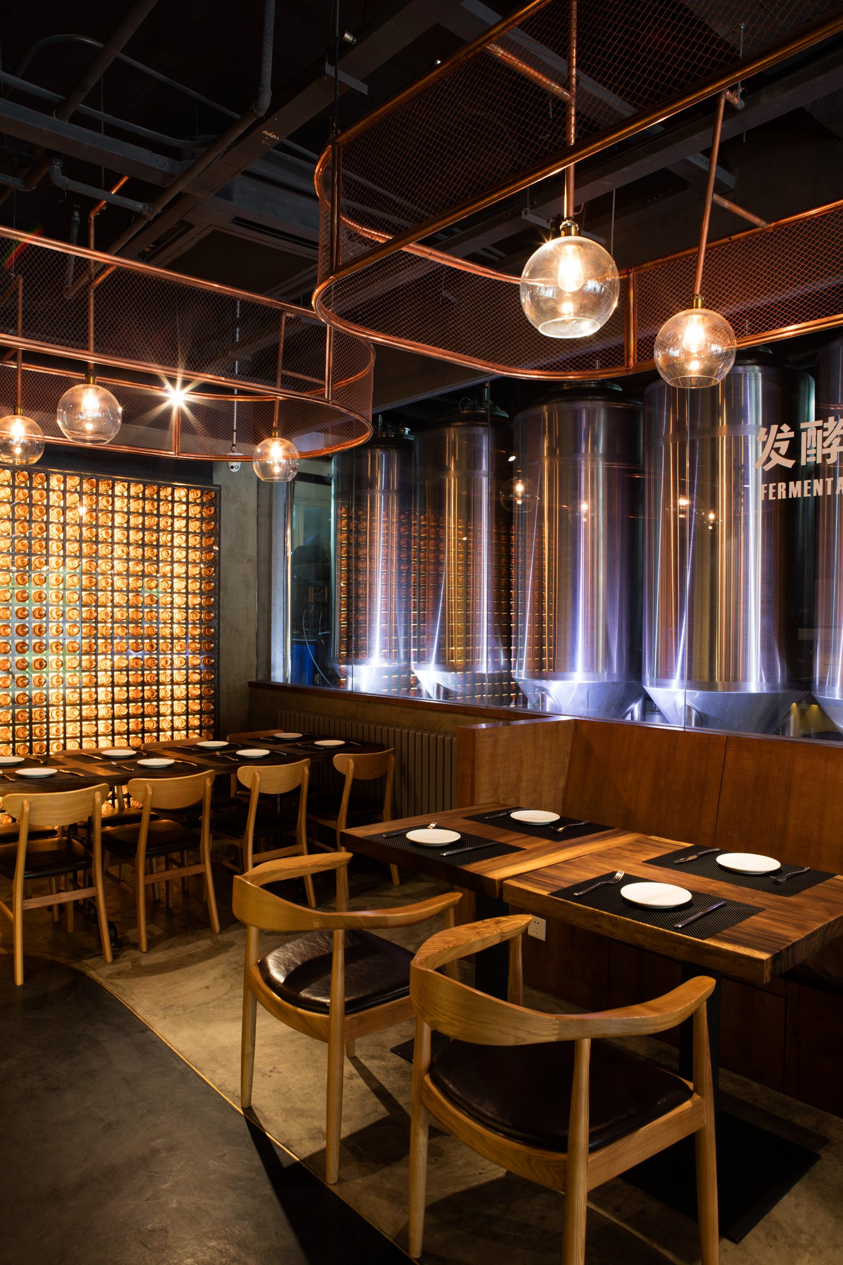 Manuel-Zornoza-Arquitecto-Inversor-STEAMRHINO-BREWERY-11_dining-area-scaled